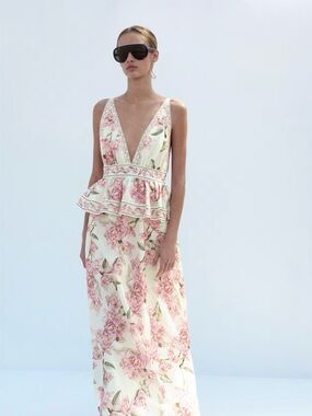 HM limited edition
LINEN-BLEND PEPLUM DRESS